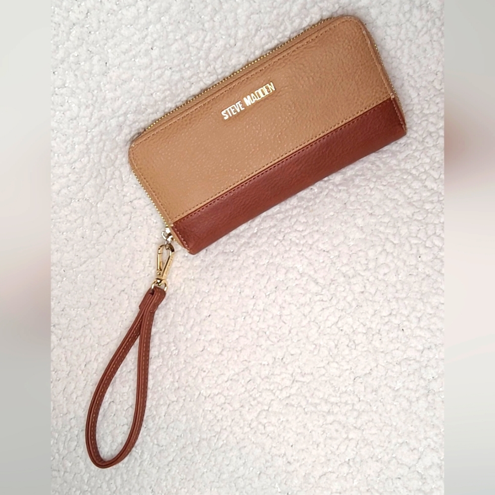 Steve Madden Leather Wallet with Wrist Strap - Picture 3 of 11